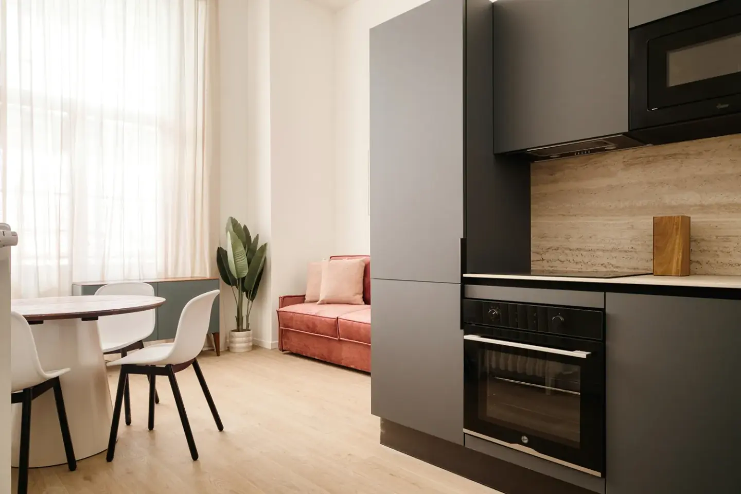 Appartamento Moderno con 1 Camera da Letto 1
