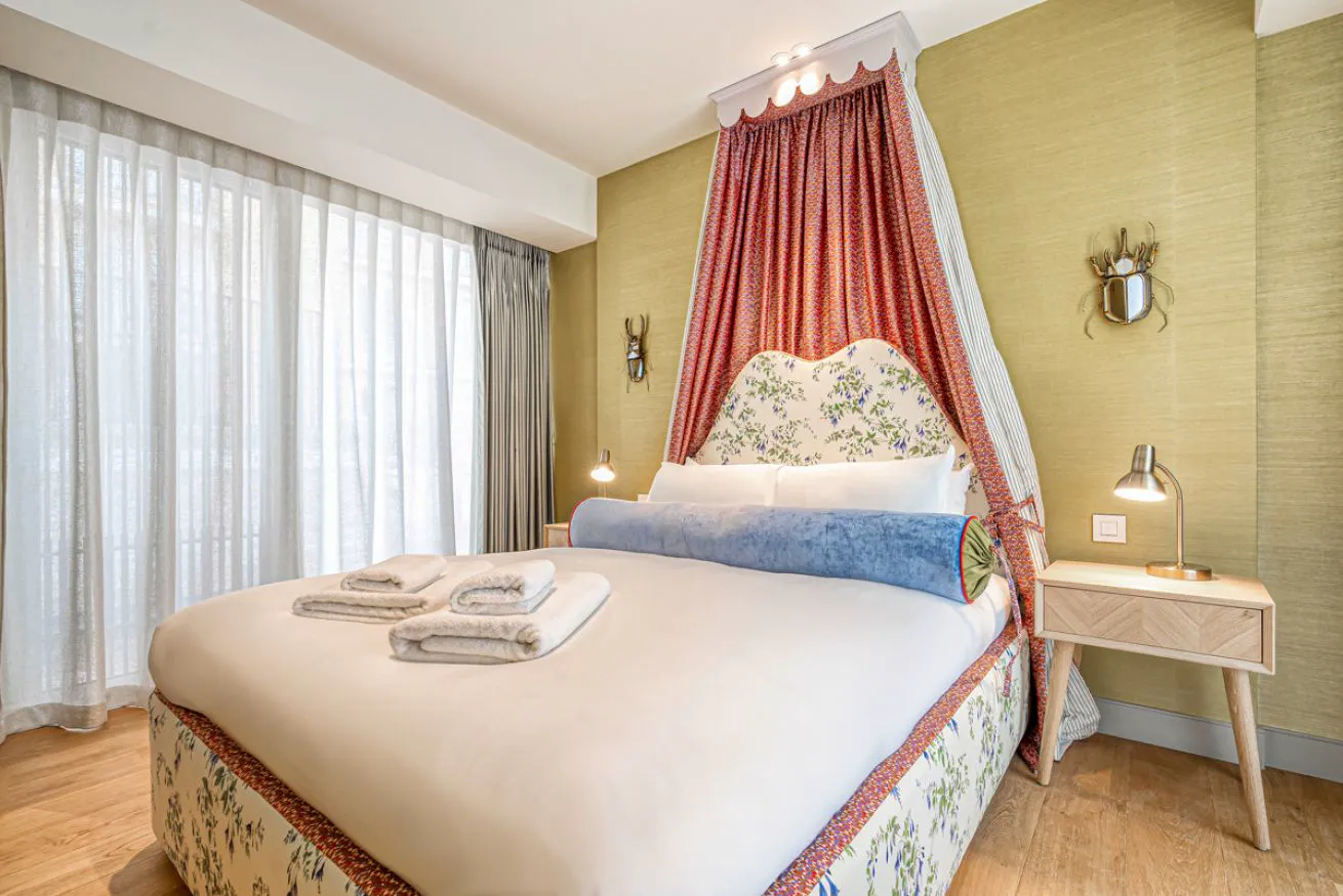 Deluxe One-Bedroom Apartment 2