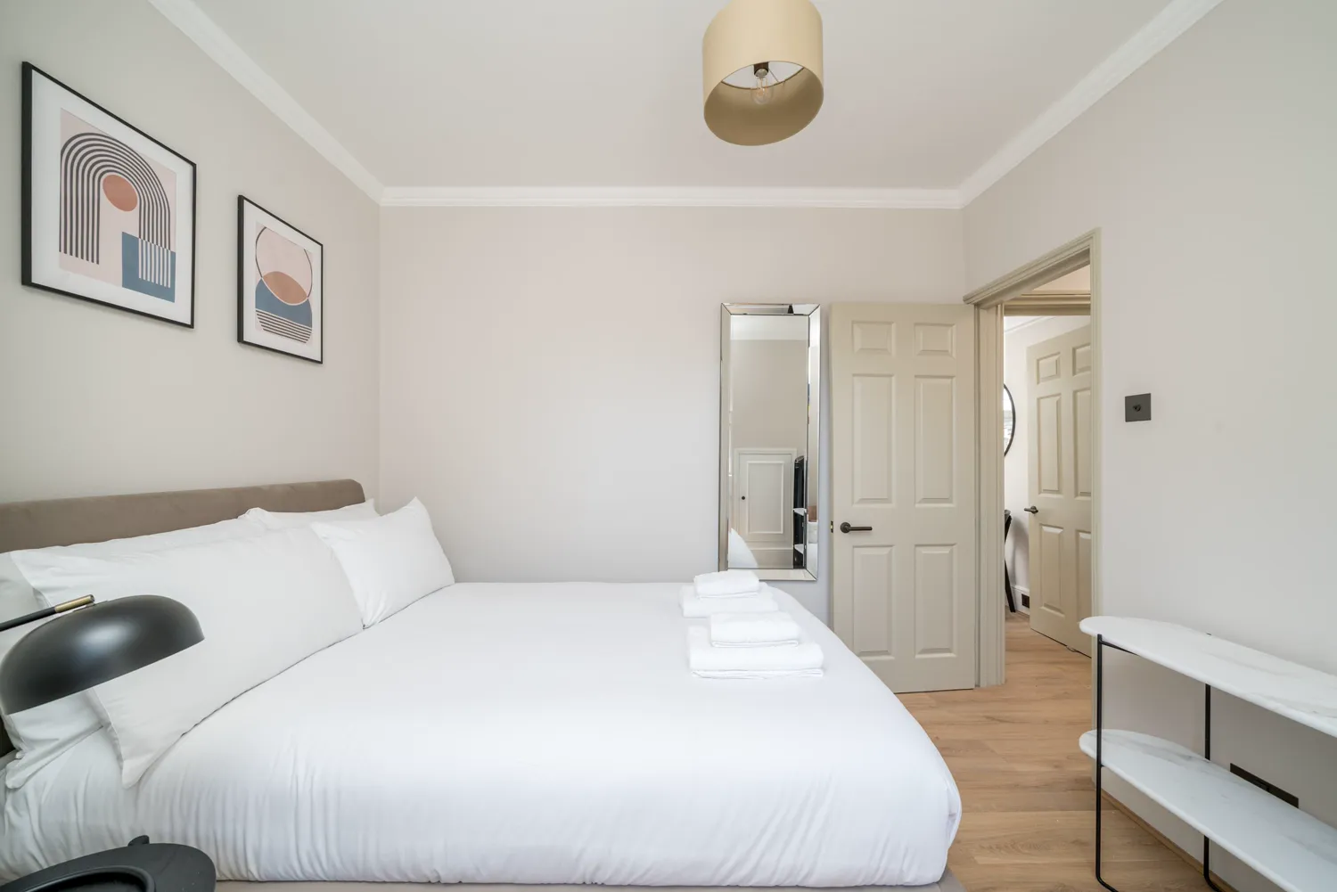 Central One-Bedroom Apartment 4