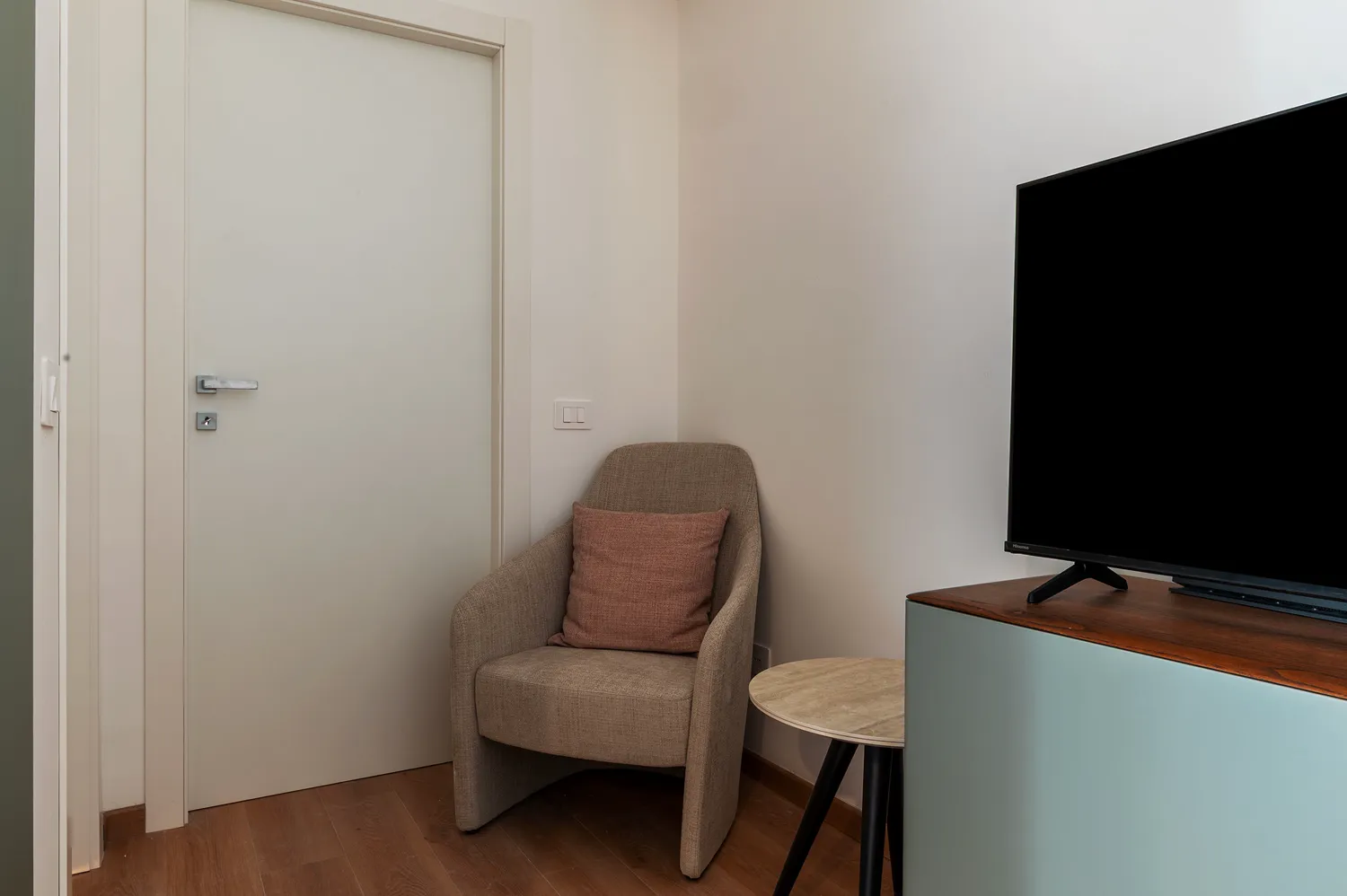 Modern 1-Bedroom Apartment 6