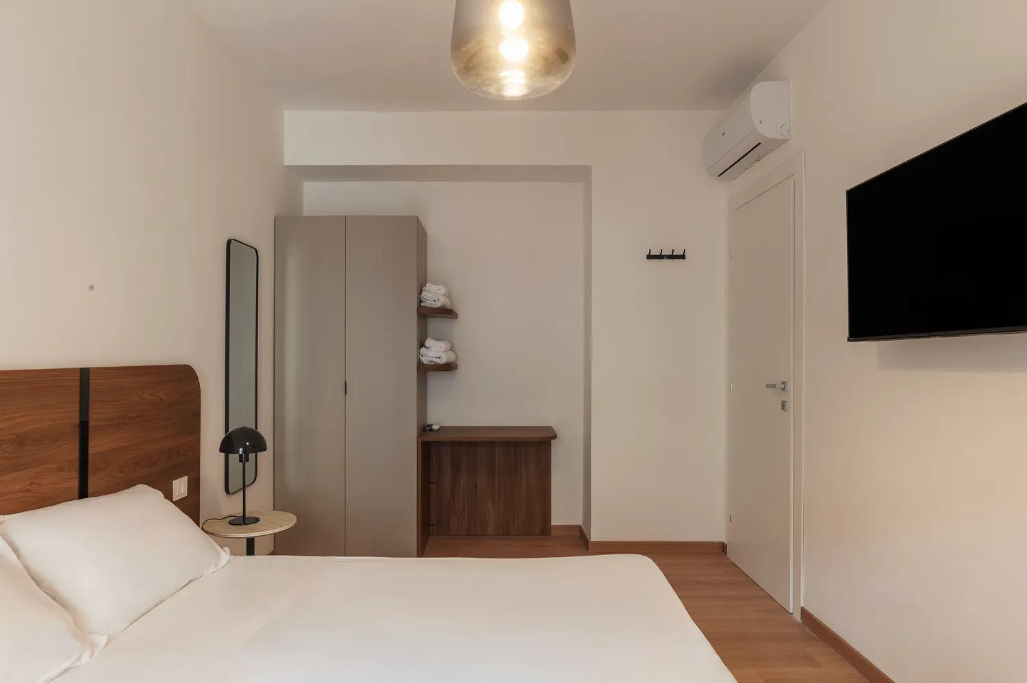 Modern 1-Bedroom Apartment 5