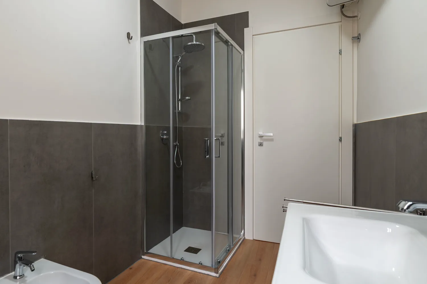 Bright 2-Bedroom Apartment 9