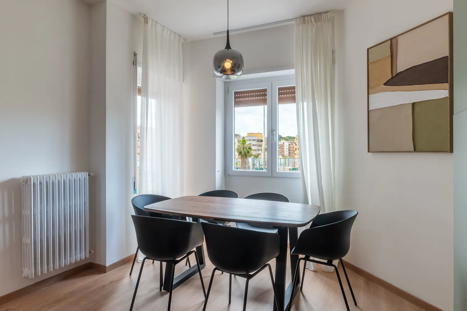 Bright 2-Bedroom Apartment 2