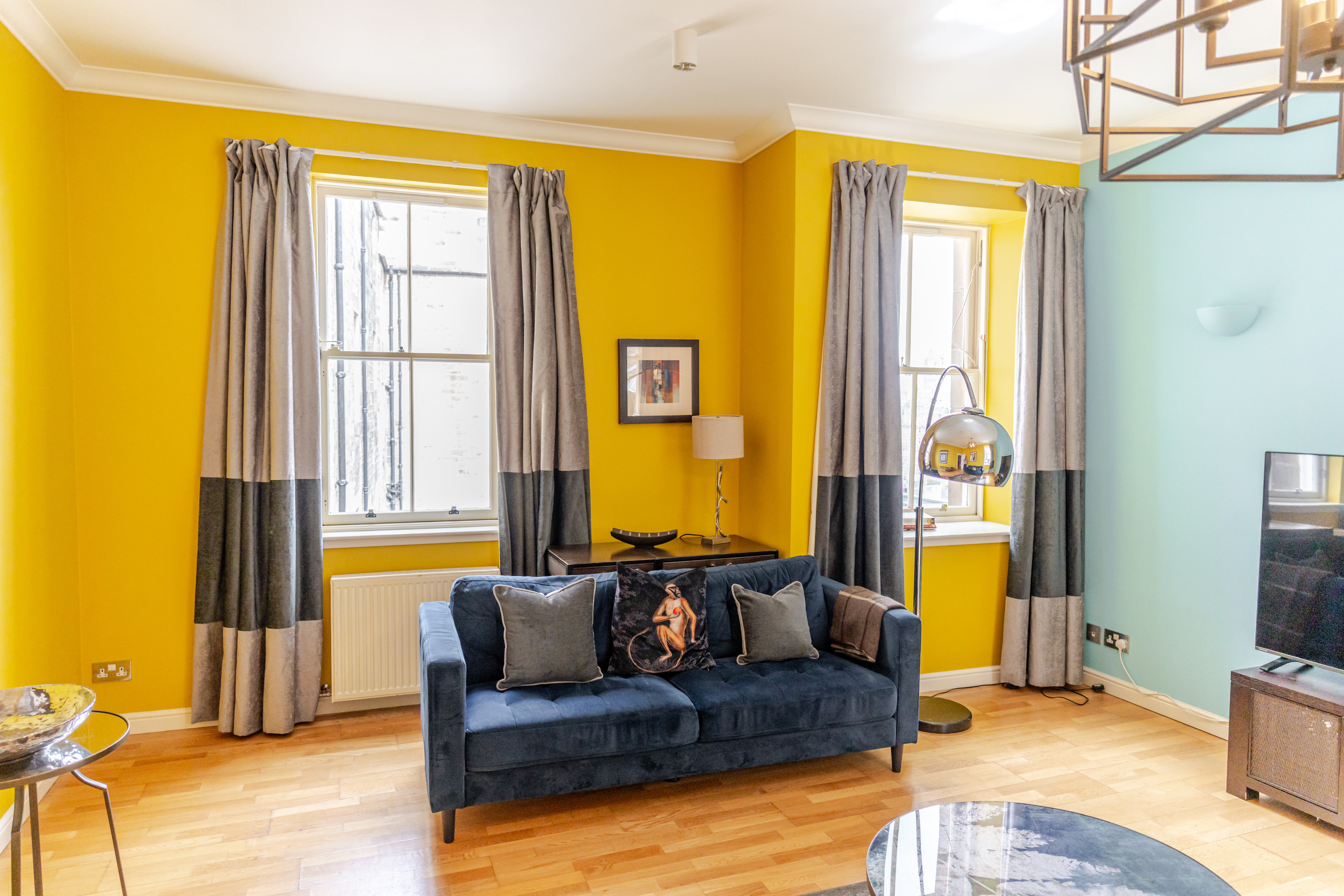 Unique Apartment by Edinburgh Castle