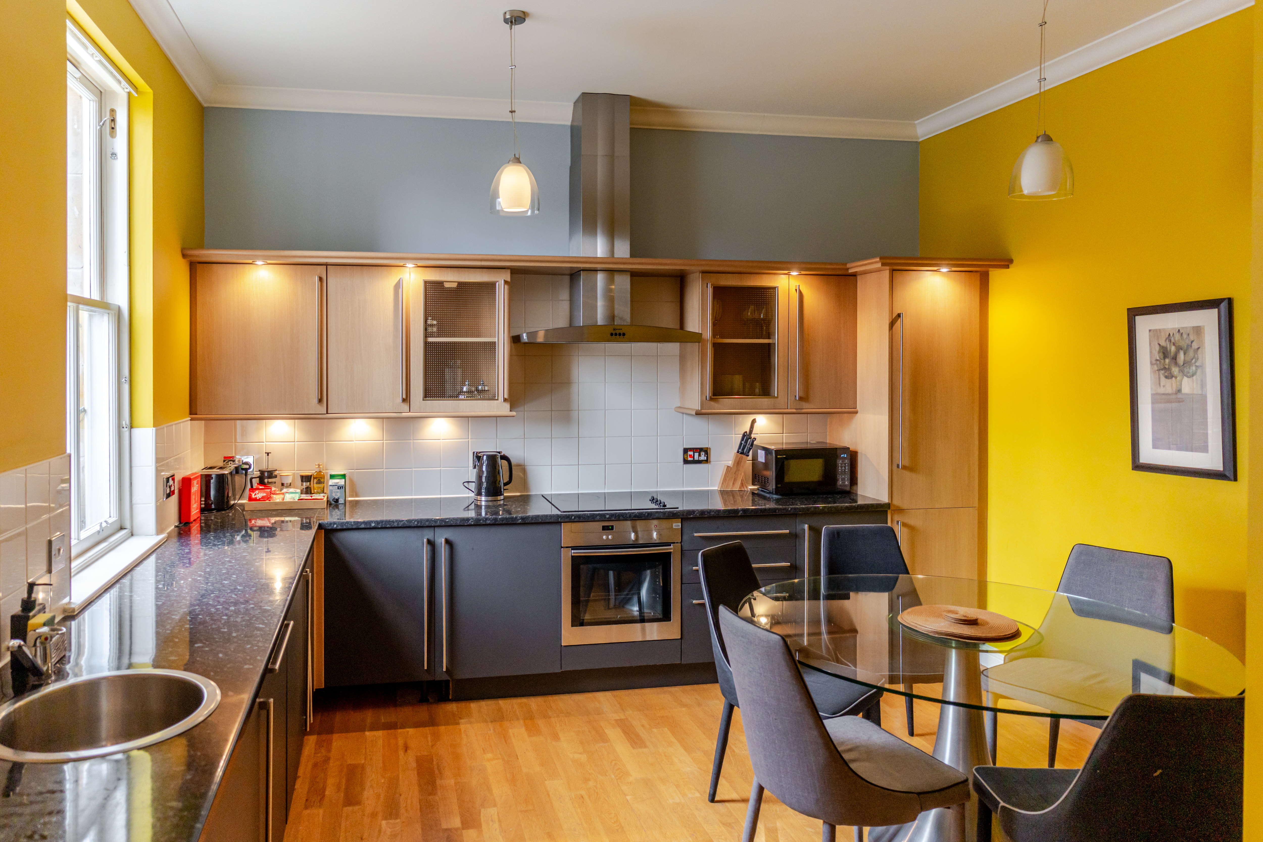 Royal Mile Apartments bedroom