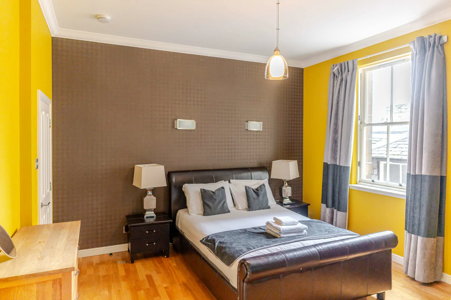 Royal Mile Apartments 13