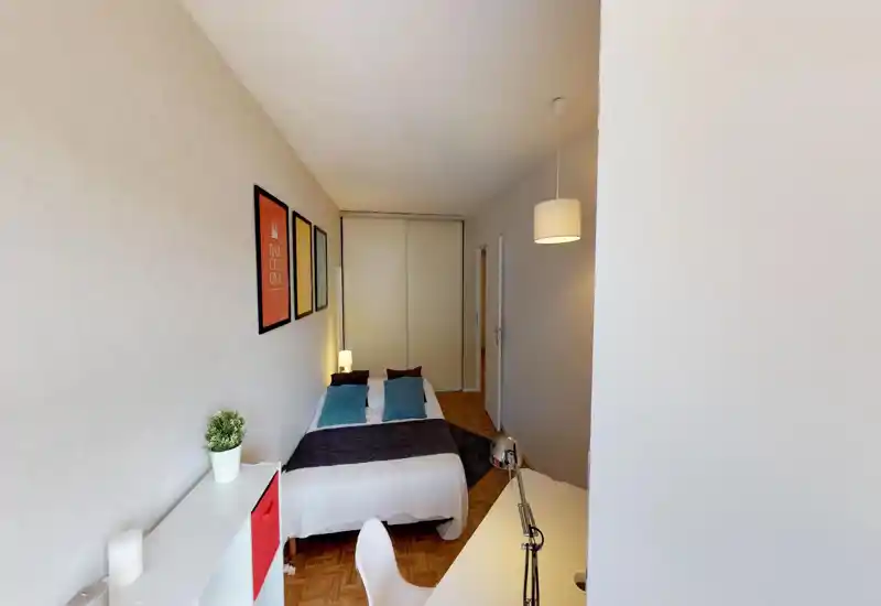 Bright, well-styled bedroom with a double bed, bedside lamp and wardrobe with sliding doors. Soft textiles and framed prints create a comfortable, modern space ideal for short-term rentals.