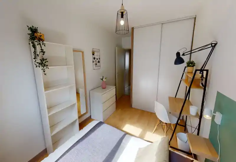 Bright, modern bedroom with a visible double bed, desk with lamp, shelving and built-in wardrobe. Soft textiles, plants and natural light create a comfortable, well-styled space ideal for rental photos.