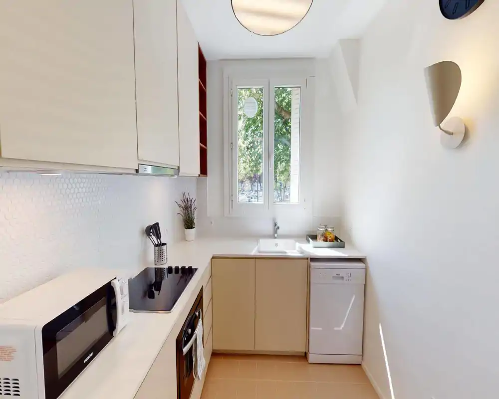 Image corrupted and heavily distorted; the room contents are not reliably visible.