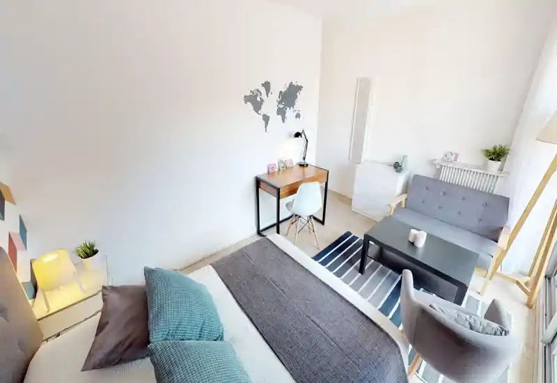 Impossible à classifier : l'image est fortement corrompue par des artéfacts numériques et de larges zones sont illisibles, le type de pièce ne peut donc pas être déterminé.