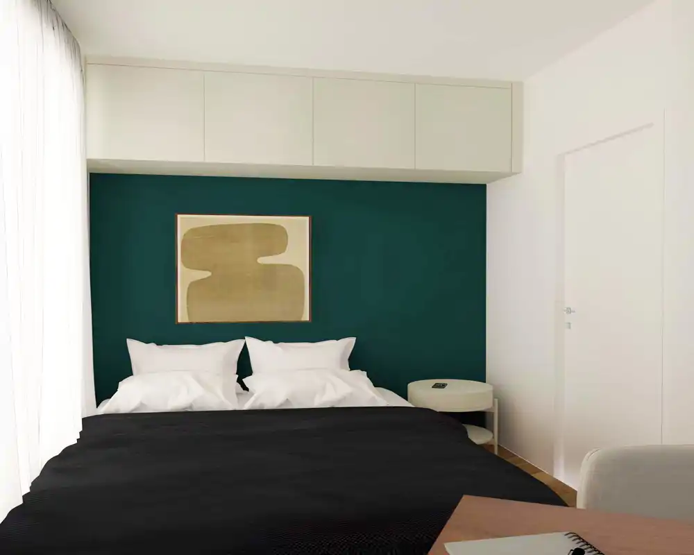 Chambre moderne et lumineuse avec lit central devant un mur d'accent bleu-vert, oreillers blancs et rangements hauts. Ambiance minimaliste et élégante, lumière naturelle à gauche et textiles chaleureux.