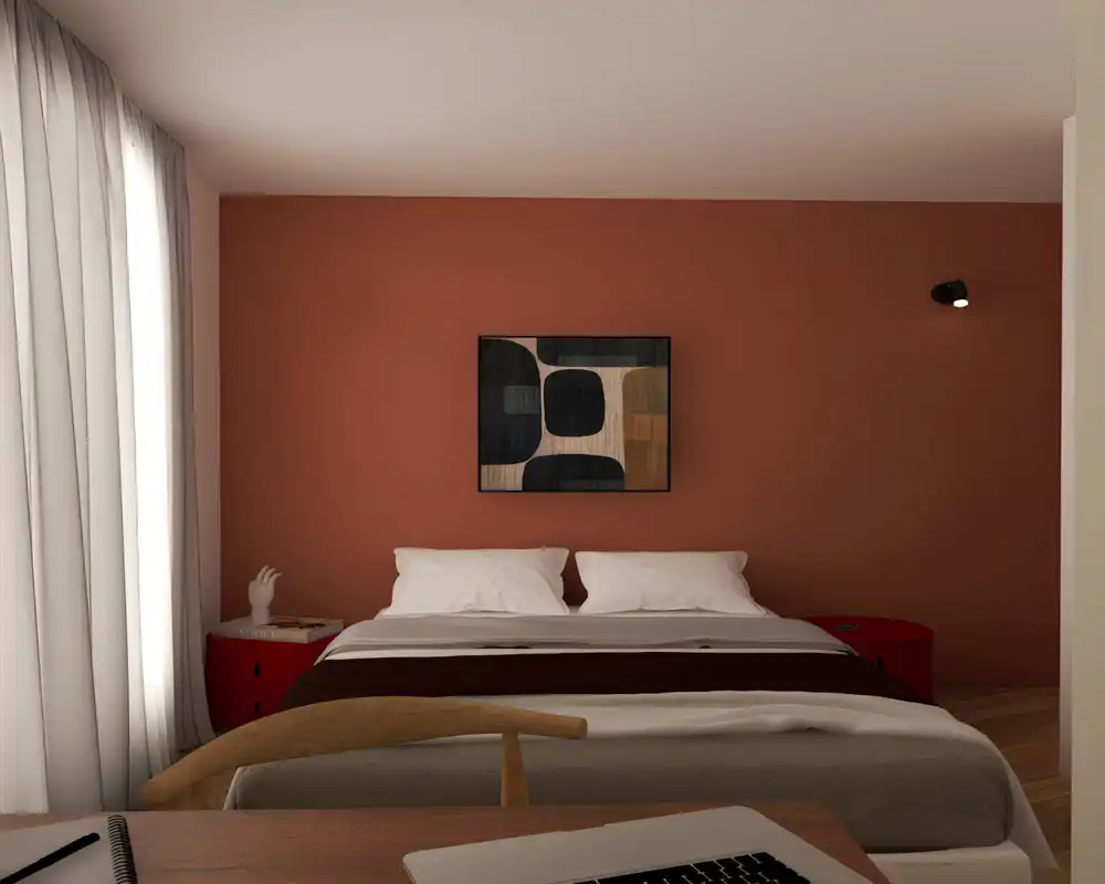 Chambre chaleureuse et minimaliste avec un lit double centré, une lumière naturelle douce venant de la gauche et une œuvre murale moderne au-dessus de la tête de lit.