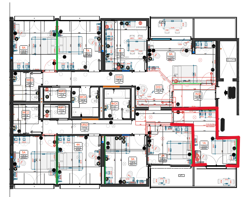Top-down architectural floor plan showing multiple rooms, corridors, bathrooms and annotations—this is a planimetry drawing for layout and technical references.